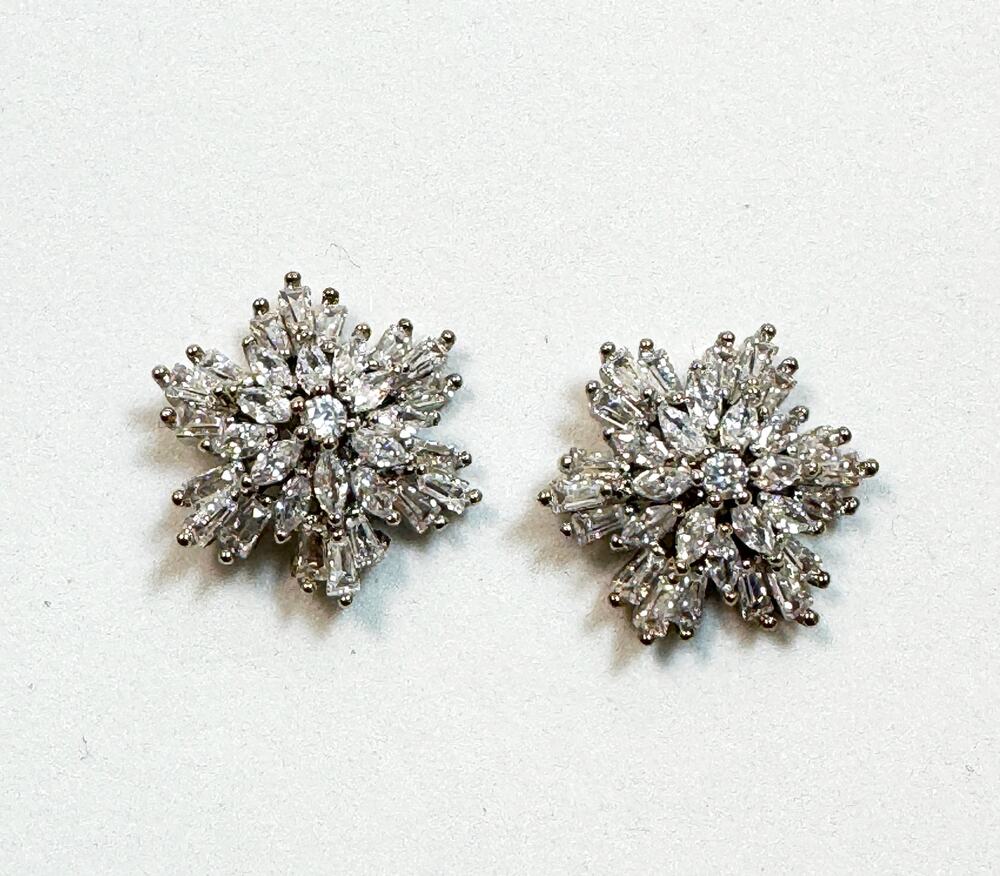 Silver Tone Rhinestone Flower Post Earrings Sparkly Crystal Studs 5/8" E292